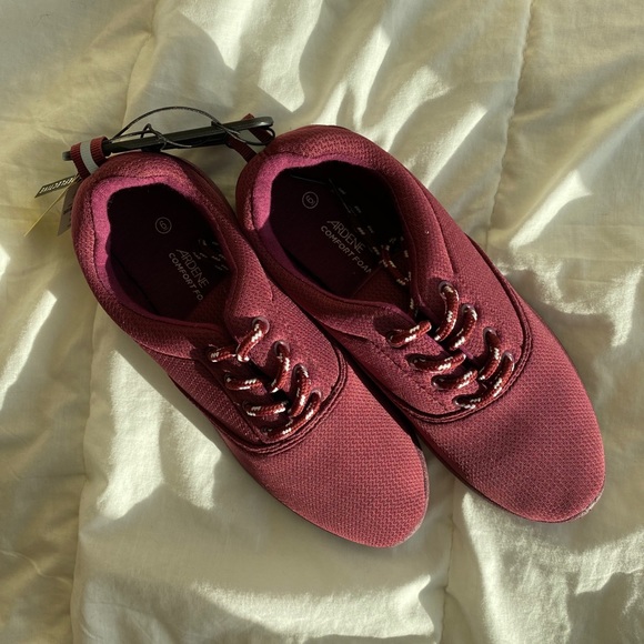 Athletic Mesh Sneakers - Picture 4 of 8